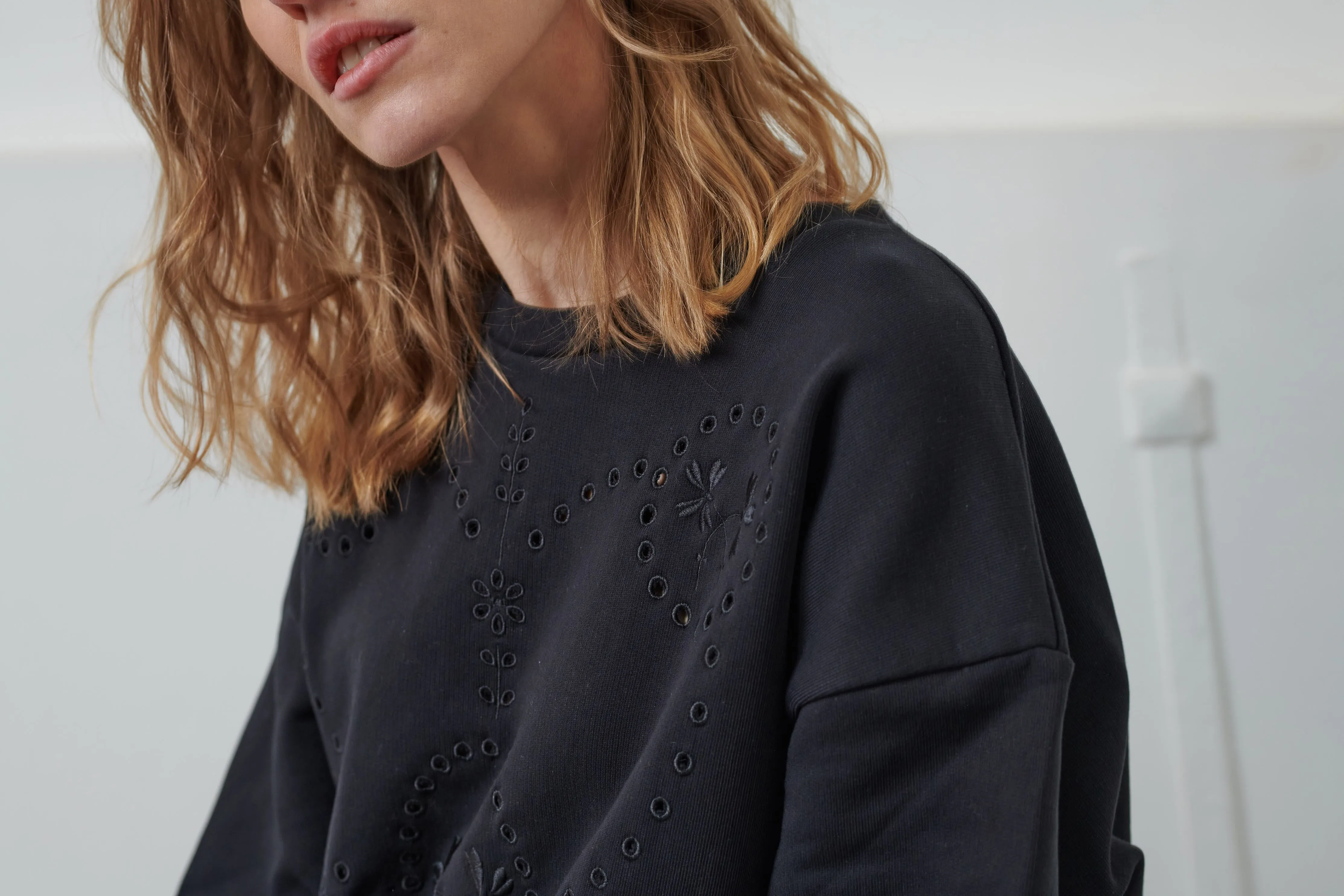 DIDI Embroidered Sweatshirt - Black